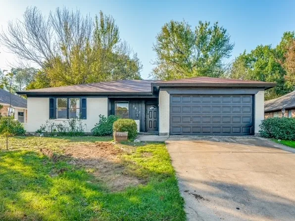 2812 Bluebonnet Ln, Bedford, TX 76021