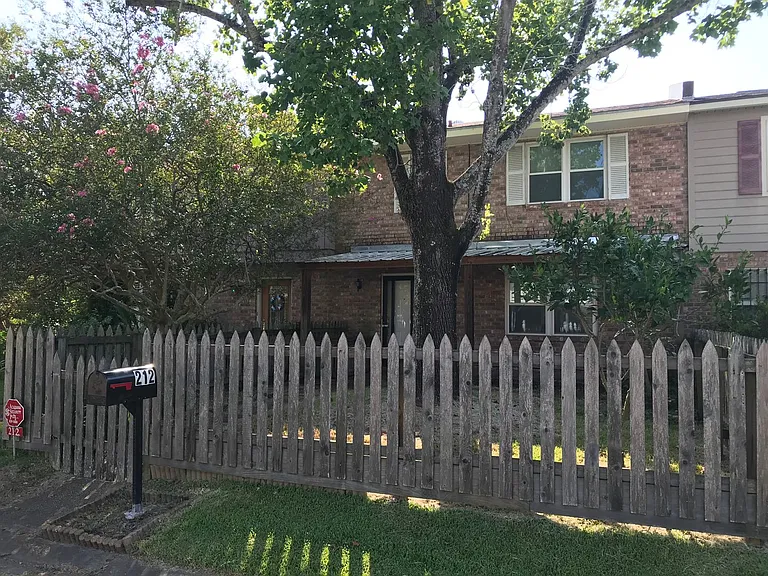 212 Bell Downs Dr — Photo 1