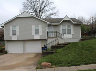 106 S Prairie Rose St, Smithville, MO 64089