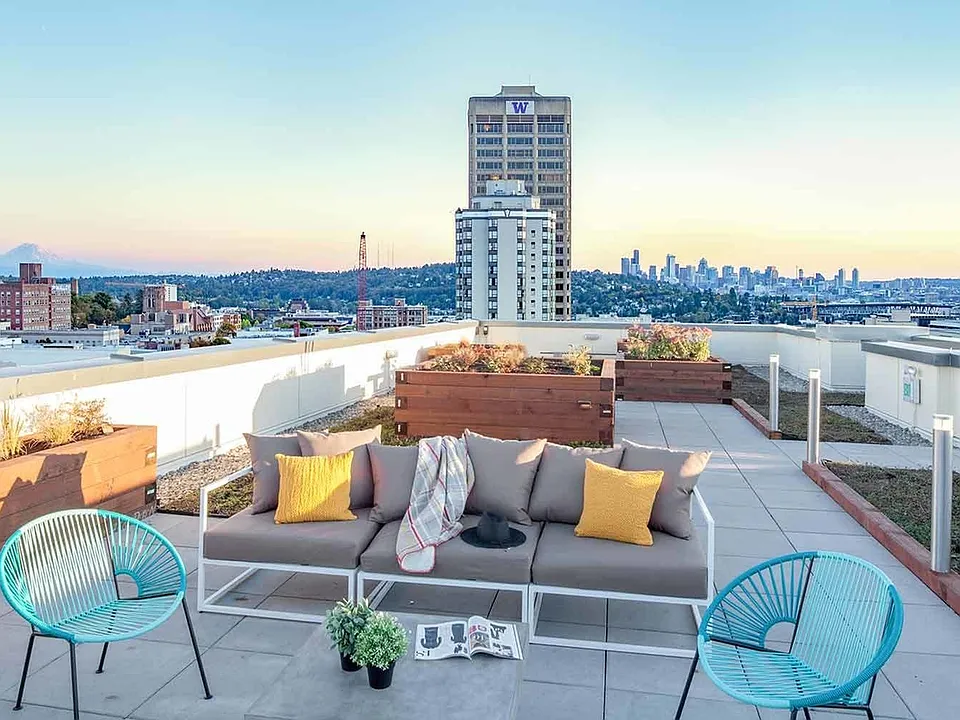Rooftop Lounge