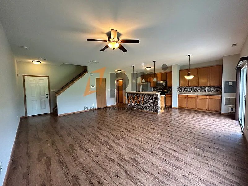 3 bed, 2.5 bath, 1596 sqft, $2,500 — Photo 3