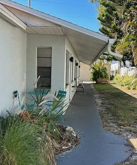 1562 S Jefferson Ave — Photo 1