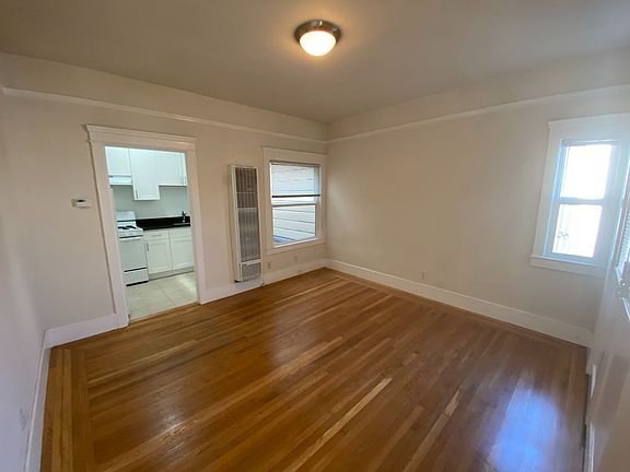 3rd image of 2936 Polk St #2