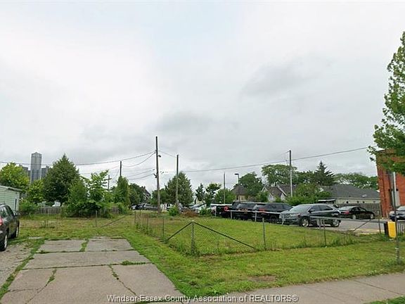 4th image of 532 Chatham St E