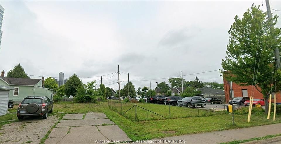 2nd image of 532 Chatham St E