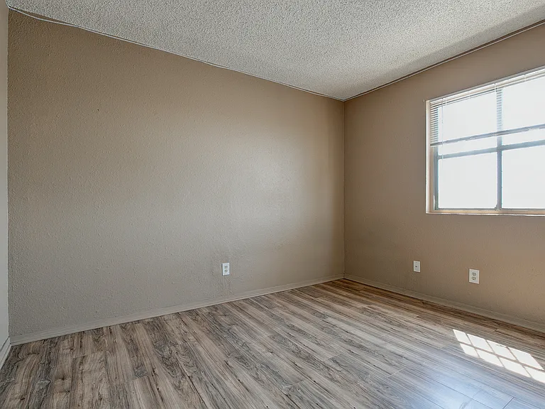 9631 N 12th Ave #201 — Photo 10