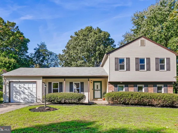 9381 Tartan View Dr, Fairfax, VA 22032