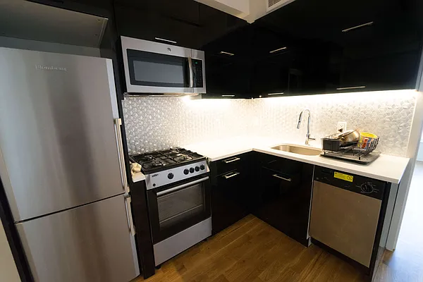 Rented by Manhattan Management LLC | media 14