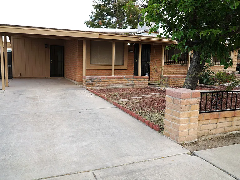 951 W Oahu Pl — Photo 2