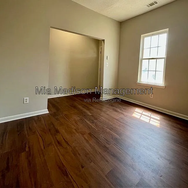 1 bed, 1.0 bath, $1,100 — Photo 3