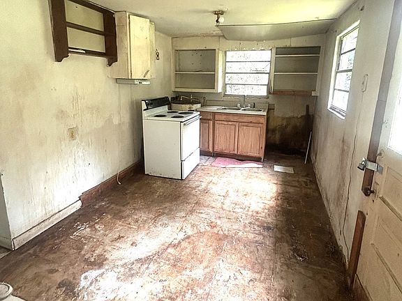 5th image of 744 Arlington Ave