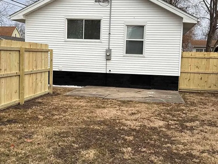 1516 E Cummins Ave — Photo 4