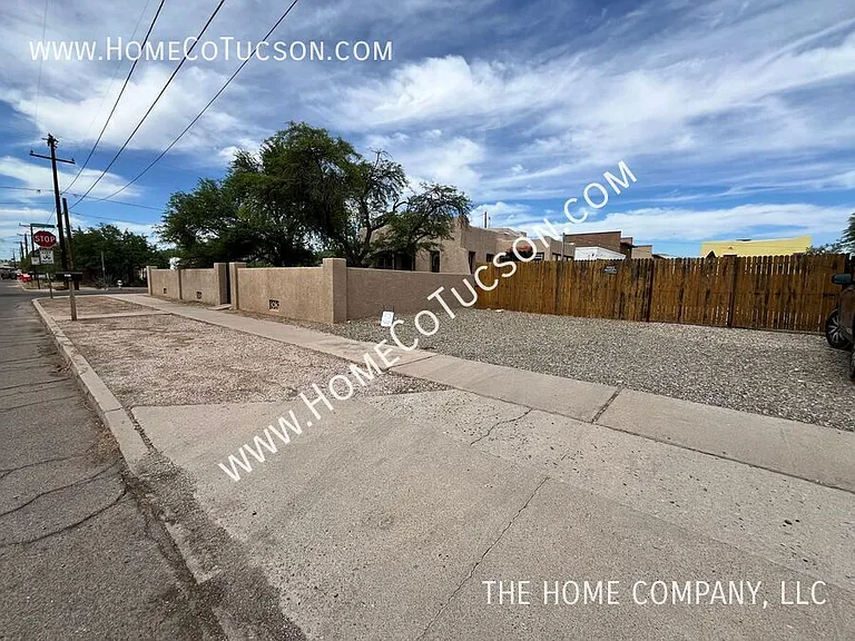 1401 N Camilla Blvd — Photo 35