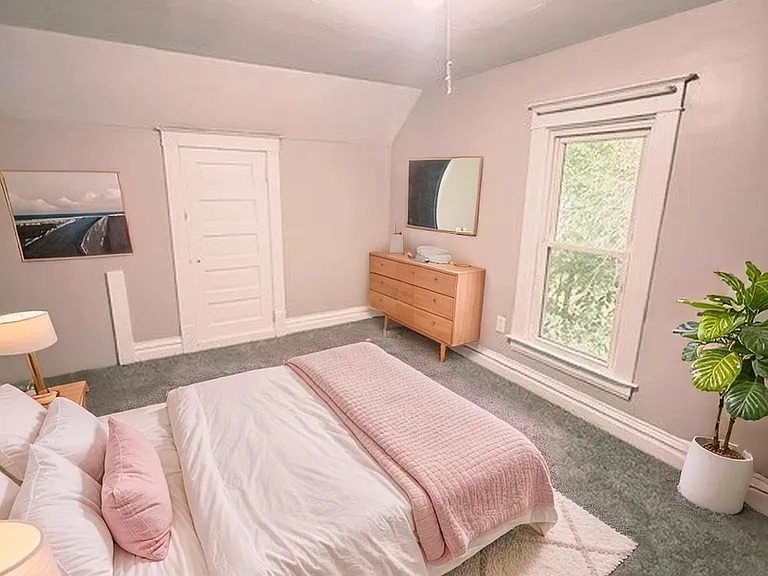 208 W Oakland Ave — Photo 6
