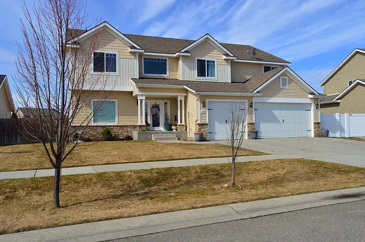 2666 E Thrush Dr — Photo 1