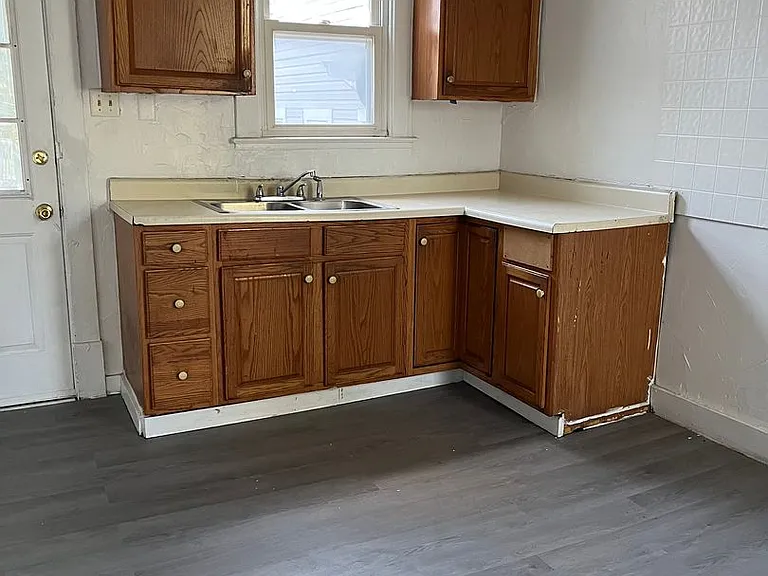 1646 Ridge Ave — Photo 5