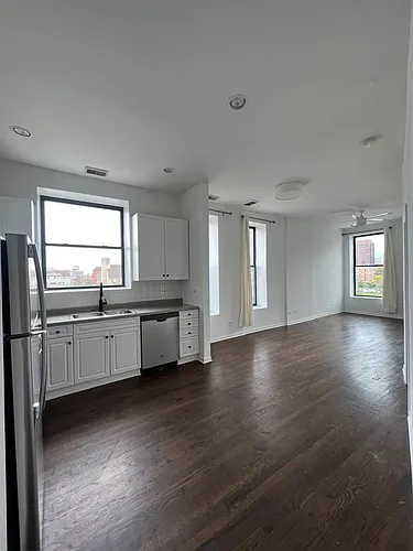 946 N Orleans St #303 Photo 1