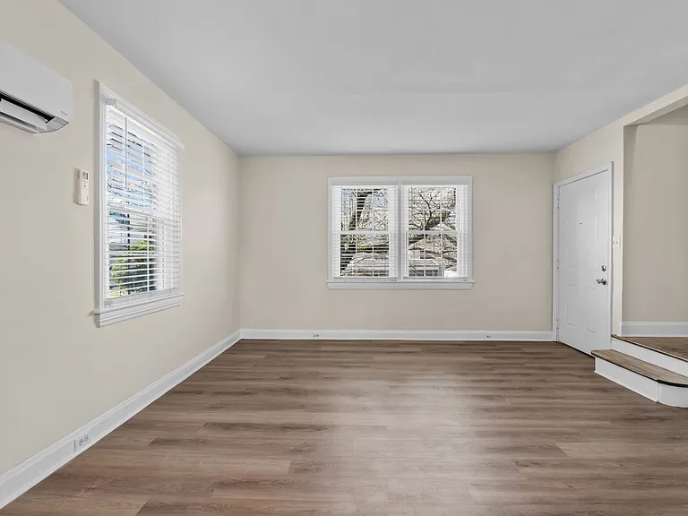 906 Clarendon St #A — Photo 4