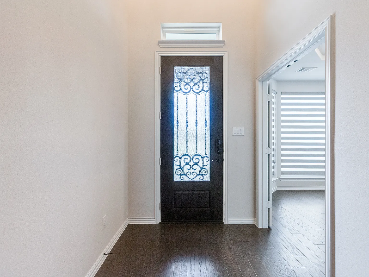 6 bed, 4009 sqft, $3,600 — Photo 3