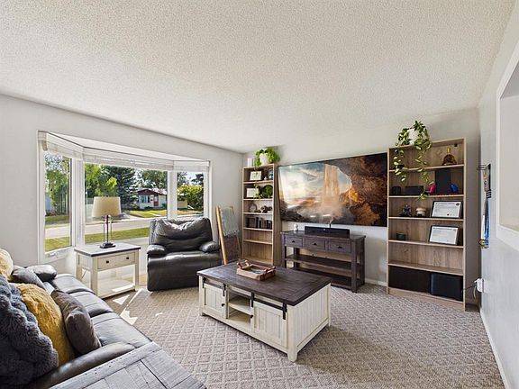 4th image of 26 NE Otterbury Ave