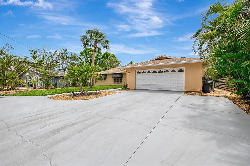 3 bed, 2.5 bath, 2080 sqft, $5,000 — Photo 3