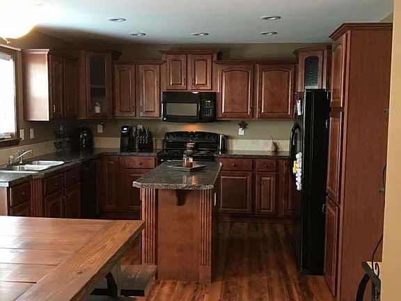 3rd image of 623 4th St