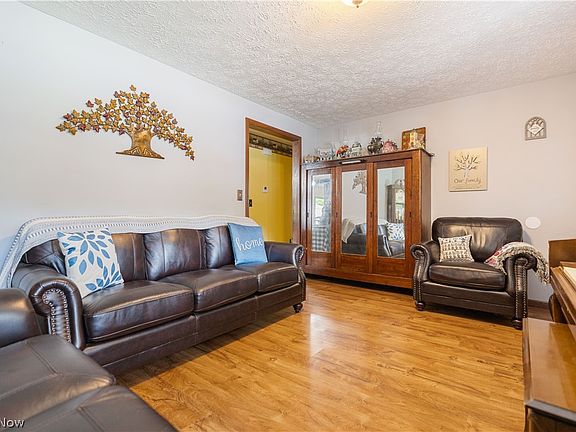 5th image of 1015 Carnwise St SW