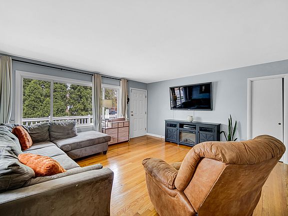 5th image of 724 169th St