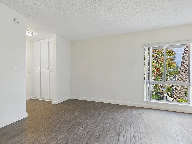 3749 McLaughlin Ave. — Photo 36
