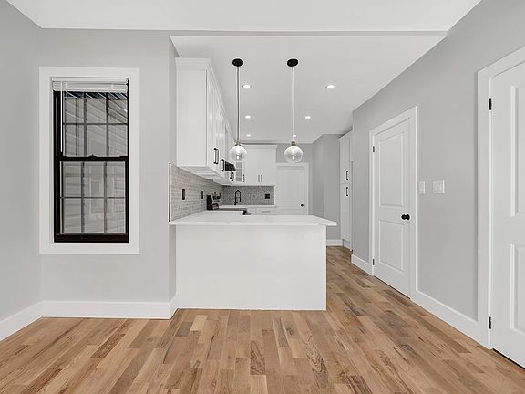 4th image of 3757 Barnes Ave #A