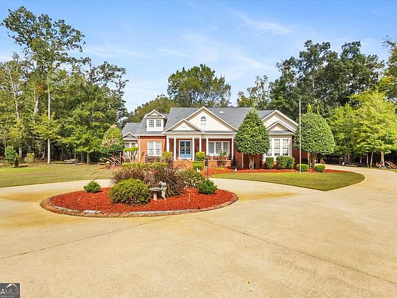 4th image of 383 Evergreen Rd