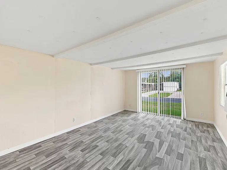 7130 Commons Blvd — Photo 3