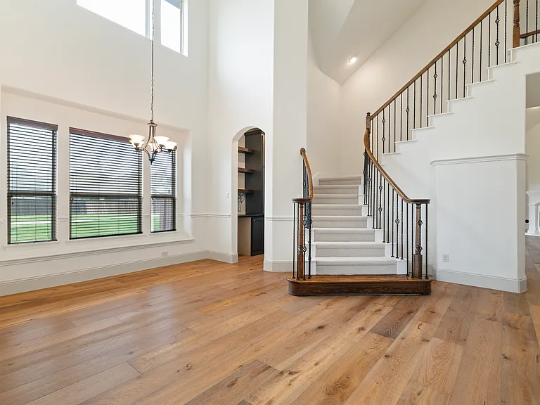 1040 Edgefield Ln — Photo 4