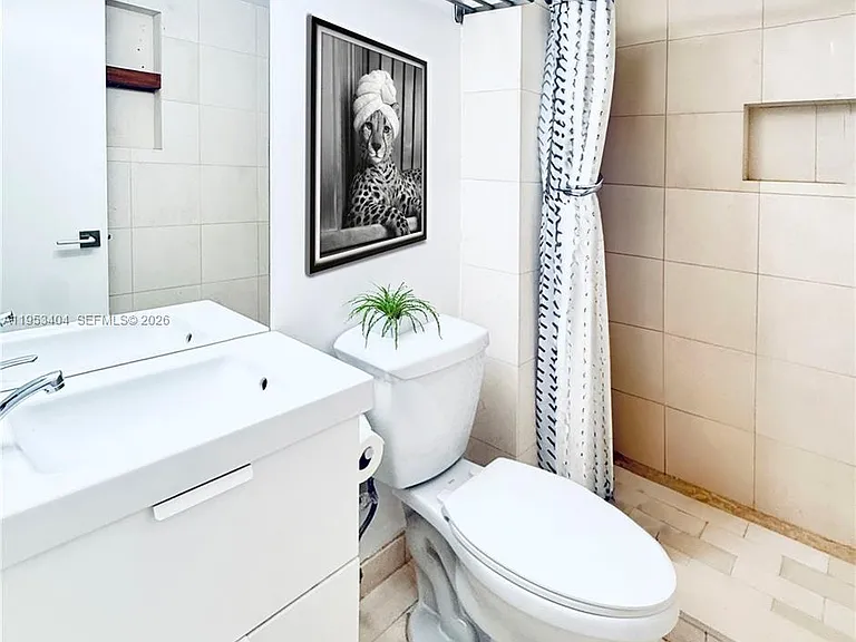 2575 SW 27th Ave #210 — Photo 15