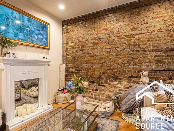3rd image of 1937 N Winchester Ave #G