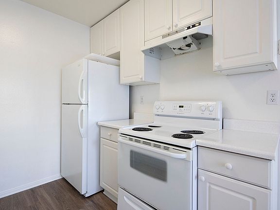 4th image of 1075 Agate St Unit E