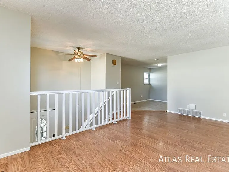 4319 Moonbeam Dr — Photo 2
