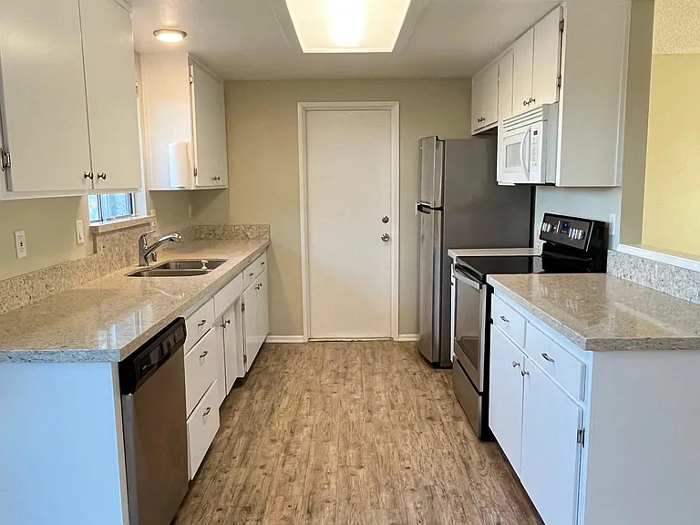 57748 Ivanhoe Dr — Photo 2