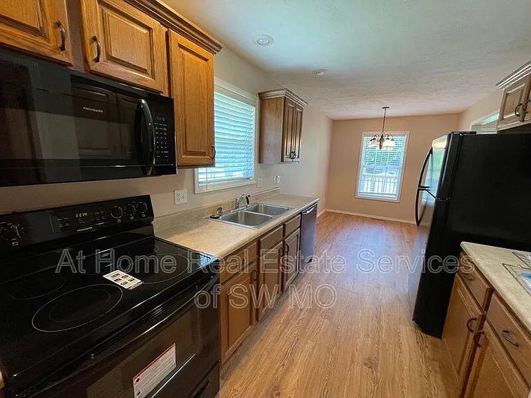 3222 W Wick — Photo 5