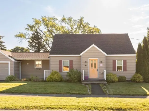 218 6th St, Liverpool, NY 13088