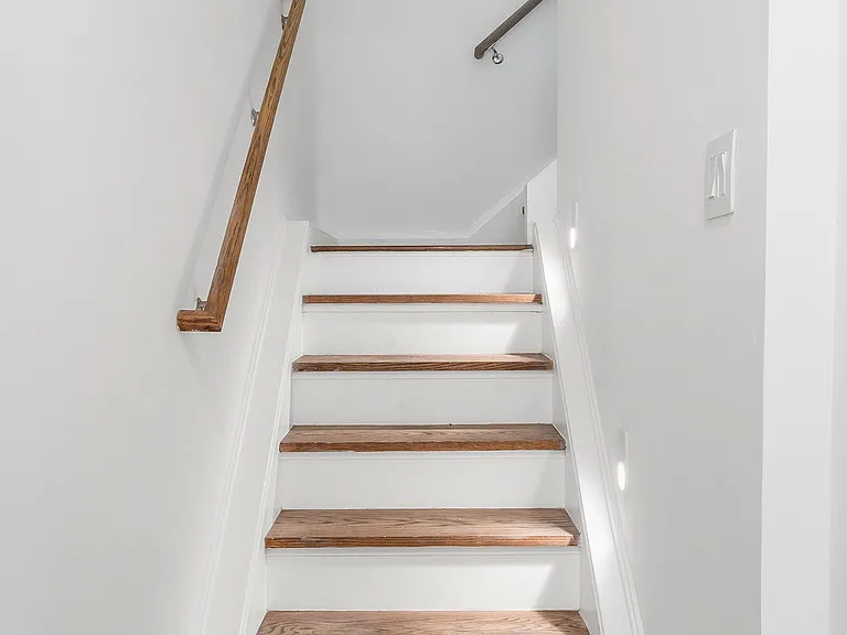 372 9th Luxury Rentals — Photo 59