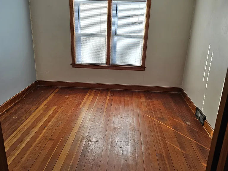 1012 Howard St — Photo 13