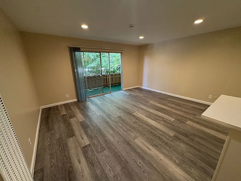 Stanford Garden Apartments — Photo 35
