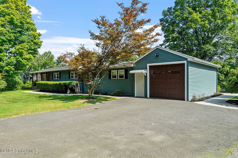 2nd image of 254 Chamberlin Hill Road