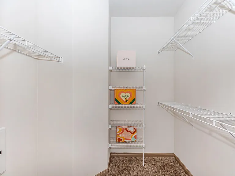 Willow Creek Apartments — Photo 34