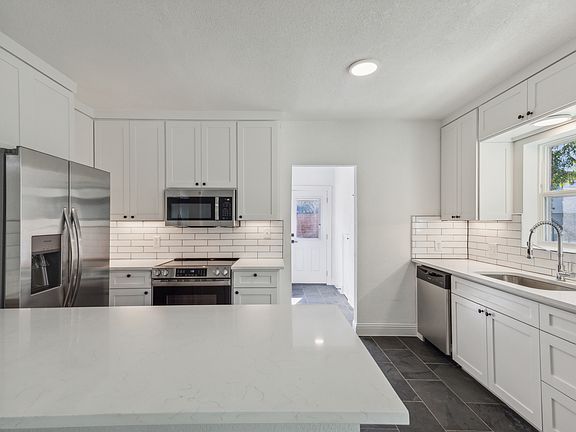 2nd image of 4145 Emerson Ave #4145