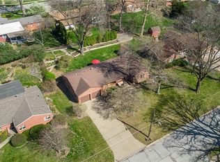 1905 74th St, Windsor Heights, IA 50324