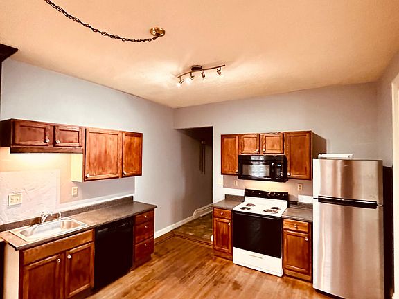 558 Broadway Apt 2 - Kitchen