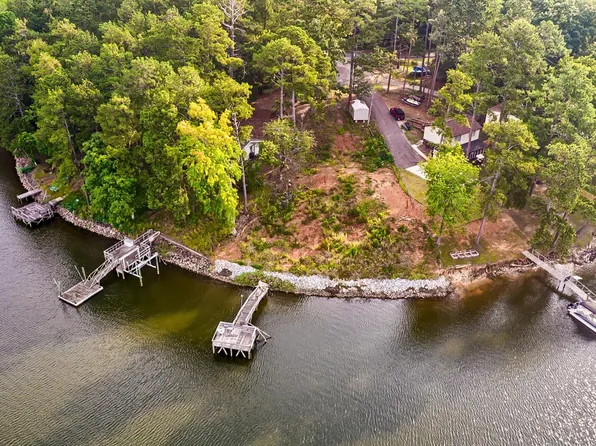 952 Lakewood Dr, Prosperity, SC 29127