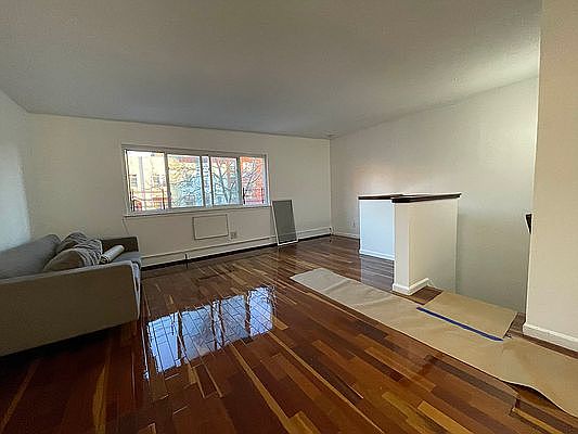 4th image of 1311 Putnam Ave #5